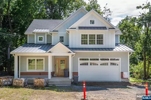 203 Pascack Rd, Park Ridge, NJ 07656