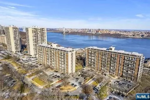 2 Horizon Rd #1211, Fort Lee, NJ 07024
