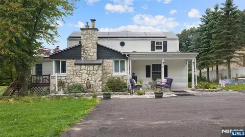 49 Hillcrest Dr, Liberty, NJ 07838