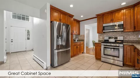 Entry Way - 758 Manchester Way, Paramus, NJ 07652 photo 4 of 9
