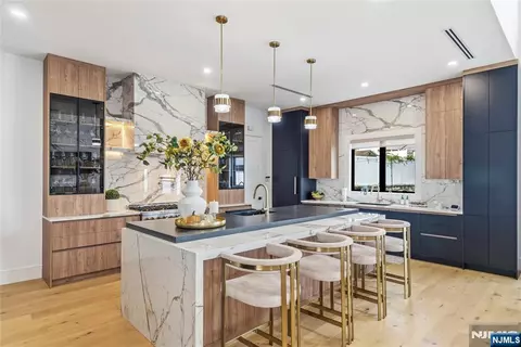 Kitchen - 151 Stuart St, Paramus, NJ 07652 photo 4 of 5