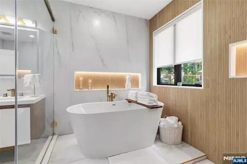 Bath - 151 Stuart St, Paramus, NJ 07652 photo 4 of 8
