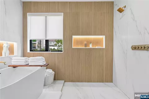 Bath - 151 Stuart St, Paramus, NJ 07652 photo 3 of 8