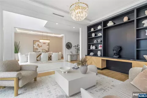 Living - 151 Stuart St, Paramus, NJ 07652 photo 3 of 4