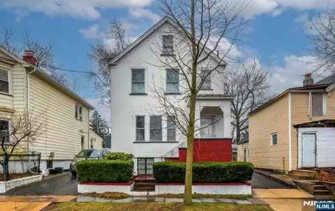 424 Frankfort St, Orange, NJ 07050