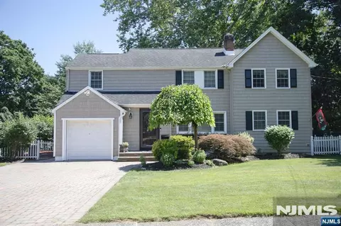 22 Warren Rd, Fair Lawn, NJ 07410