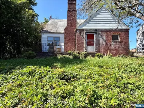76 Beechwood St, Bergenfield, NJ 07621
