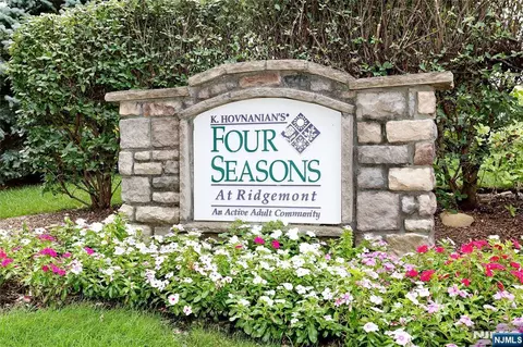 410 Four Seasons Ln, Montvale, NJ 07645