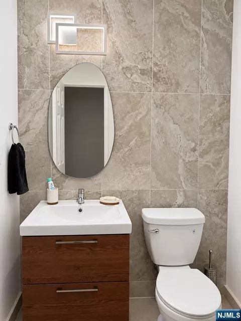 Bath - 76 E Maple St, Teaneck, NJ 07666 photo 3 of 5