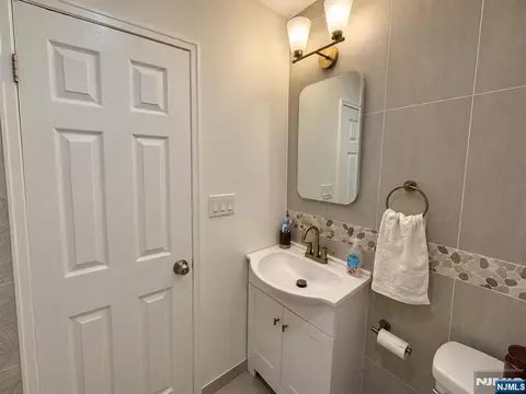 Bath - 76 E Maple St, Teaneck, NJ 07666 photo 2 of 5