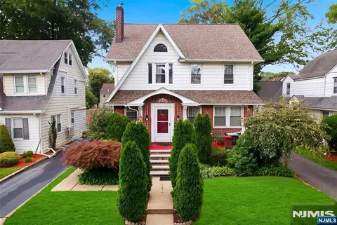 351 W Griggs Ave, Teaneck, NJ 07666