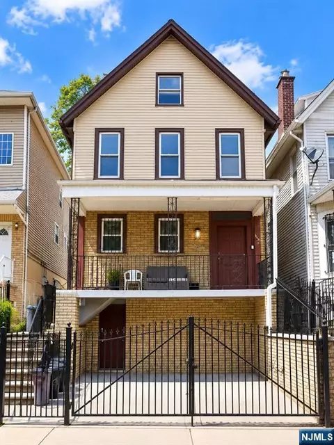 192 6th St, Newark, NJ 07107
