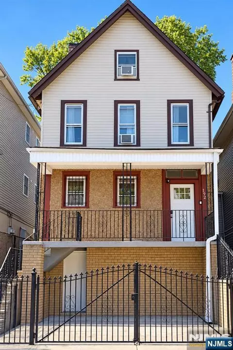 192 6th St, Newark, NJ 07107