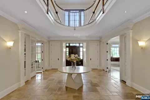Entry Way - 29 Mcgrath Dr, Cresskill, NJ 07626 photo 1 of 4