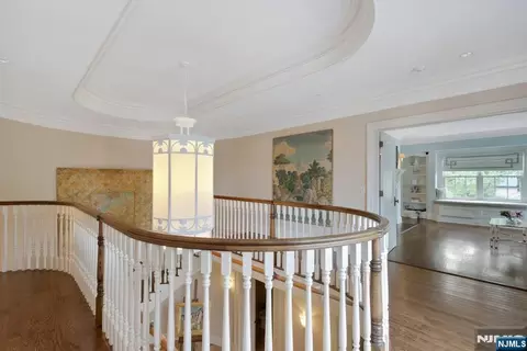 Entry Way - 29 Mcgrath Dr, Cresskill, NJ 07626 photo 4 of 4