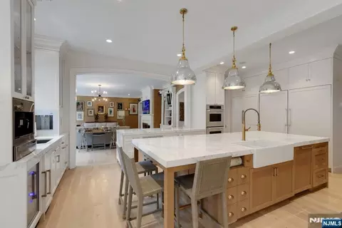 Kitchen - 29 Mcgrath Dr, Cresskill, NJ 07626 photo 4 of 4