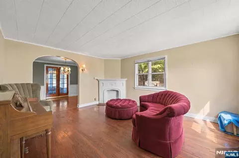 10 Sussex Rd, Clifton, NJ 07012