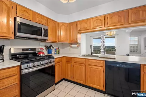 62 Amethyst Ln #276, Paterson, NJ 07501