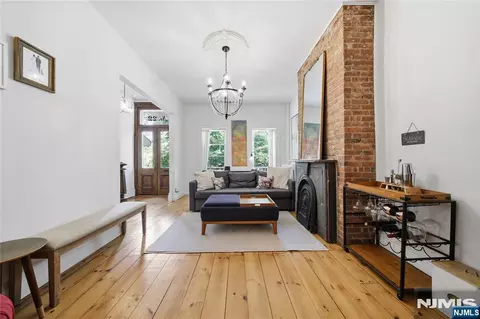 22 Laidlaw Ave, Jersey City, NJ 07306
