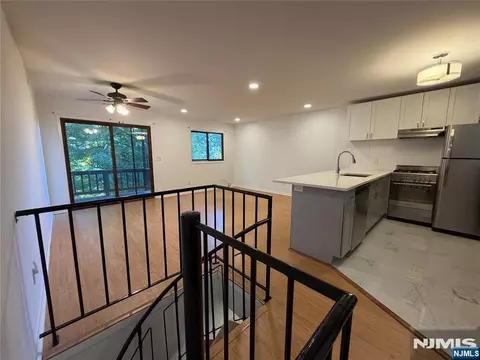 4 Davos Dr #9, Vernon, NJ 07462