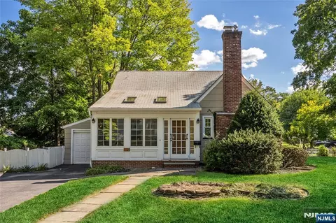 129 Forest Rd, Glen Rock, NJ 07452