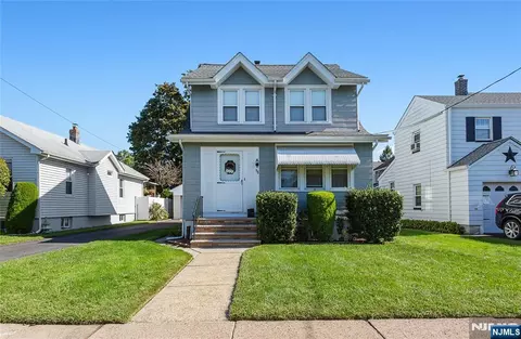 Exterior - 98 Davis Ave, Hackensack, NJ 07601 photo 2 of 6