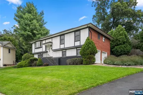 141 Hiawatha Blvd, Oakland, NJ 07436