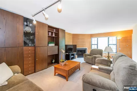 575 Grove St #F3, Clifton, NJ 07013