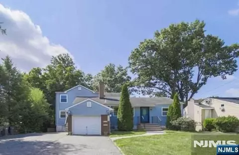 322 Hickory Ave, Bergenfield, NJ 07621