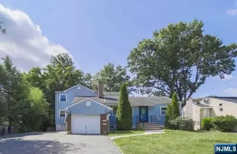 322 Hickory Ave, Bergenfield, NJ 07621