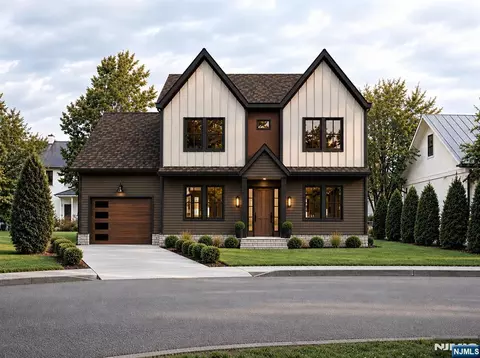 193 Oak Ln, New Milford, NJ 07646