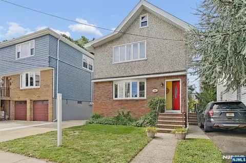 14 Pine St, Kearny, NJ 07032