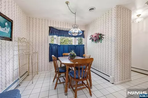 Dining - 10 Matthew Rd, Wayne, NJ 07470 photo 2 of 6