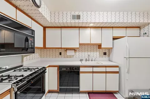 Kitchen - 10 Matthew Rd, Wayne, NJ 07470 photo 3 of 6
