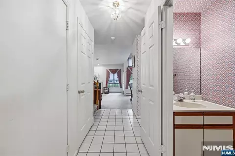 Entry Way - 10 Matthew Rd, Wayne, NJ 07470 photo 3 of 7