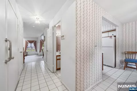 Entry Way - 10 Matthew Rd, Wayne, NJ 07470 photo 2 of 7