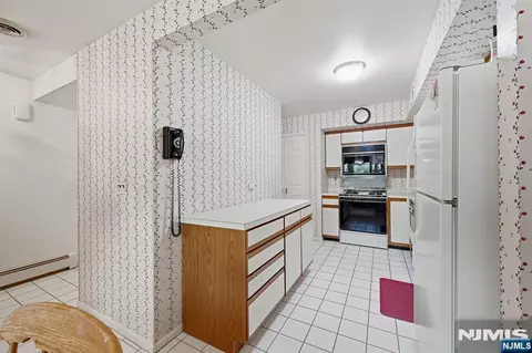 Kitchen - 10 Matthew Rd, Wayne, NJ 07470 photo 4 of 6