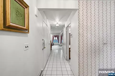Entry Way - 10 Matthew Rd, Wayne, NJ 07470 photo 4 of 7