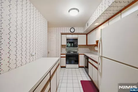 Kitchen - 10 Matthew Rd, Wayne, NJ 07470 photo 5 of 6