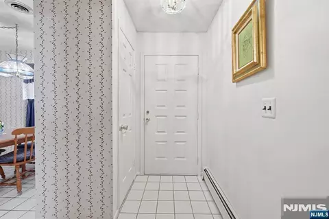 Entry Way - 10 Matthew Rd, Wayne, NJ 07470 photo 1 of 7