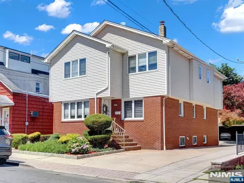 69 Lincoln St, Fairview, NJ 07022