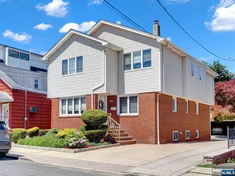 69 Lincoln St, Fairview, NJ 07022