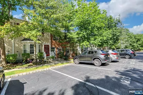 2206 Lancaster Ct, Mahwah, NJ 07430