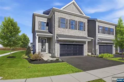 22 Arlington Pl, Oakland, NJ 07436