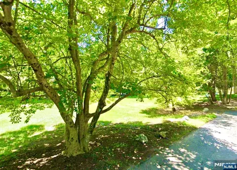 350 15th St, Norwood, NJ 07648