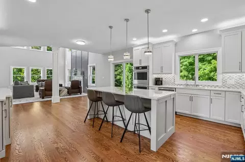 Entry Way - 10 Massola Dr, Wayne, NJ 07470 photo 2 of 6