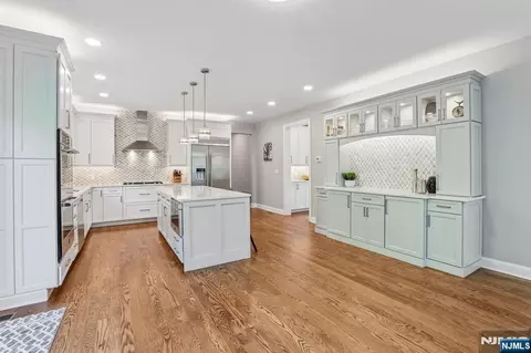 Kitchen - 10 Massola Dr, Wayne, NJ 07470 photo 3 of 3