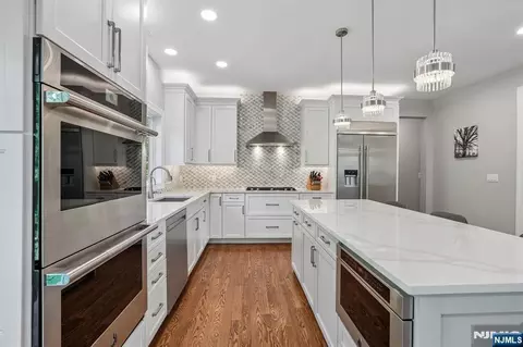 Kitchen - 10 Massola Dr, Wayne, NJ 07470 photo 2 of 3