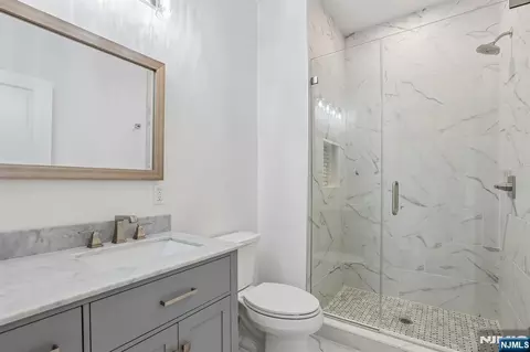 Bath - 10 Massola Dr, Wayne, NJ 07470 photo 6 of 6