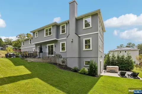 Exterior - 10 Massola Dr, Wayne, NJ 07470 photo 2 of 4